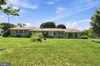 1439 BEDINGTON RD, Martinsburg, WV 25404