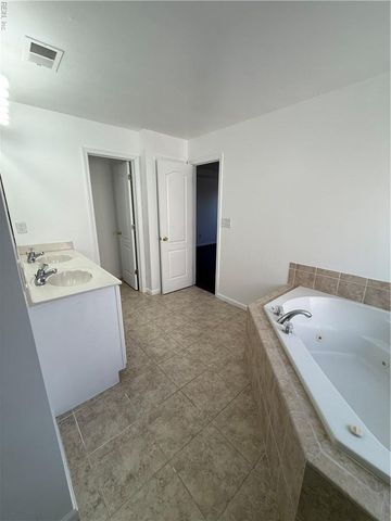 1752 Schooner Strait CT, Virginia Beach, VA 23453