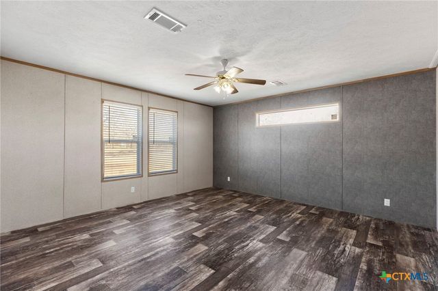 190 Branding Iron Trail, Lockhart, TX 78644