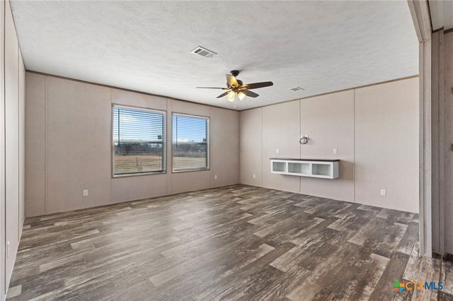 190 Branding Iron Trail, Lockhart, TX 78644