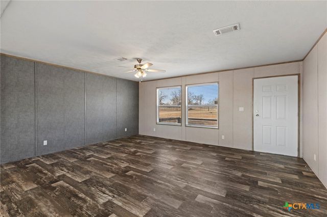 190 Branding Iron Trail, Lockhart, TX 78644