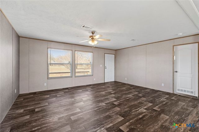 190 Branding Iron Trail, Lockhart, TX 78644