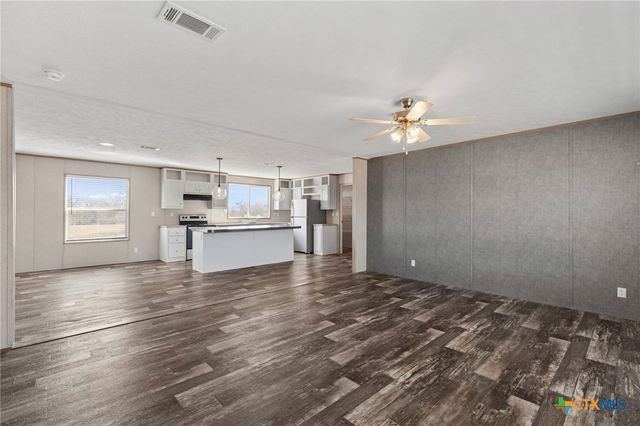 190 Branding Iron Trail, Lockhart, TX 78644