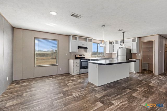 190 Branding Iron Trail, Lockhart, TX 78644