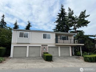 14309 NE 7th Place #3, Bellevue, WA 98007