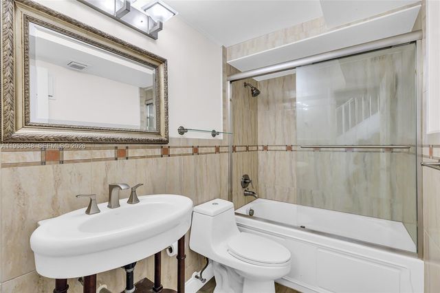 1551 NW 113th Ave, Pembroke Pines, FL 33026