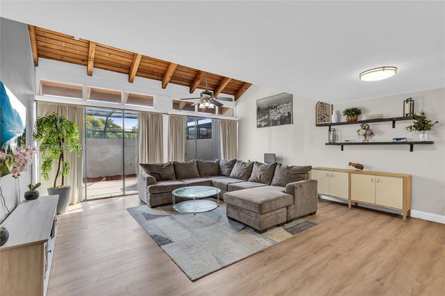 1551 NW 113th Ave, Pembroke Pines, FL 33026