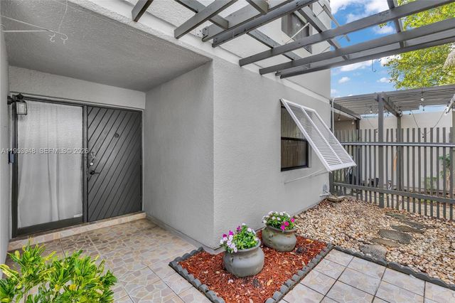 1551 NW 113th Ave, Pembroke Pines, FL 33026