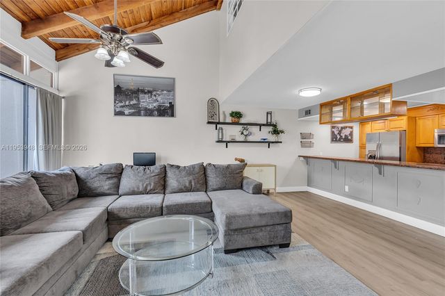 1551 NW 113th Ave, Pembroke Pines, FL 33026