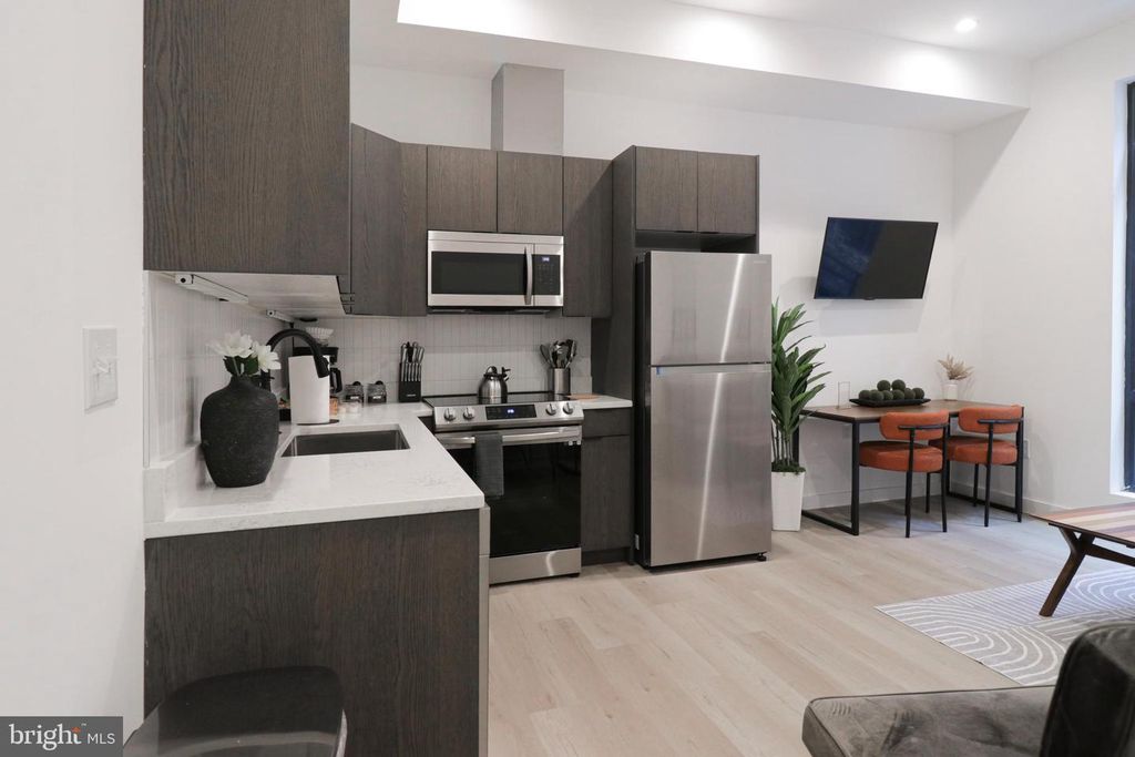 Image 1 of property listing at 1318 9TH ST NW #5, Washington, DC 20001