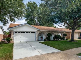 221 E Grubb Drive, Mesquite, TX 75149