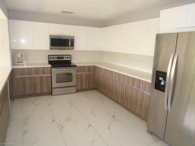 1401 Everest PKWY, Cape Coral, FL 33904