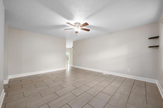 2154 Drumlin Drive, Grove City, OH 43123