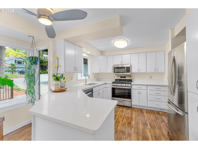 2130 Sw MARIGOLD St, Portland, OR 97219