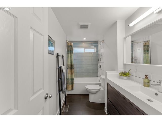 2130 Sw MARIGOLD St, Portland, OR 97219