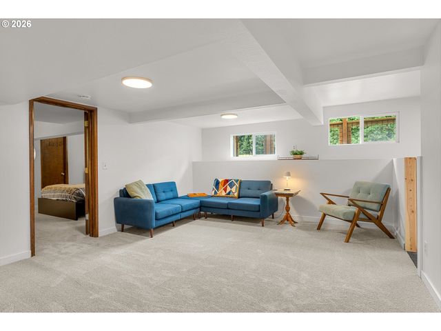 2130 Sw MARIGOLD St, Portland, OR 97219