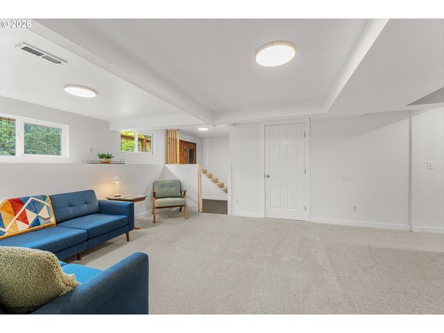 2130 Sw MARIGOLD St, Portland, OR 97219