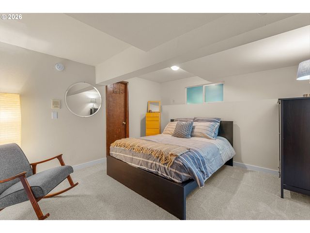 2130 Sw MARIGOLD St, Portland, OR 97219