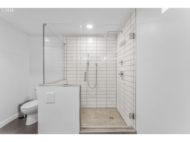 2130 Sw MARIGOLD St, Portland, OR 97219