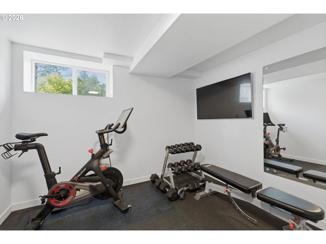 2130 Sw MARIGOLD St, Portland, OR 97219