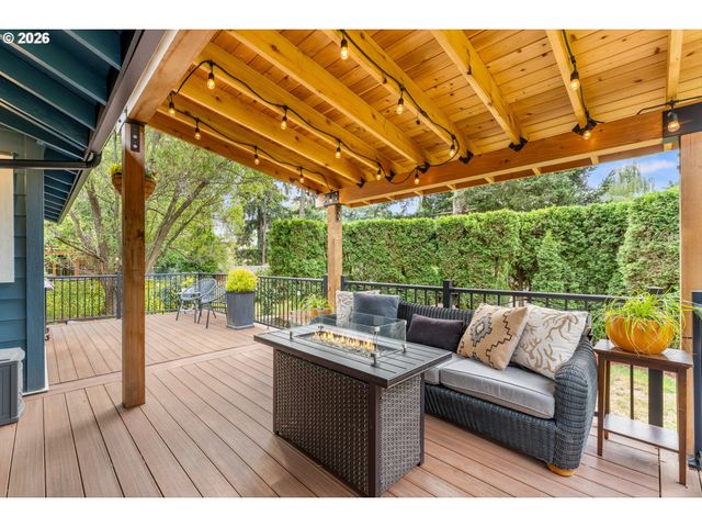 2130 Sw MARIGOLD St, Portland, OR 97219