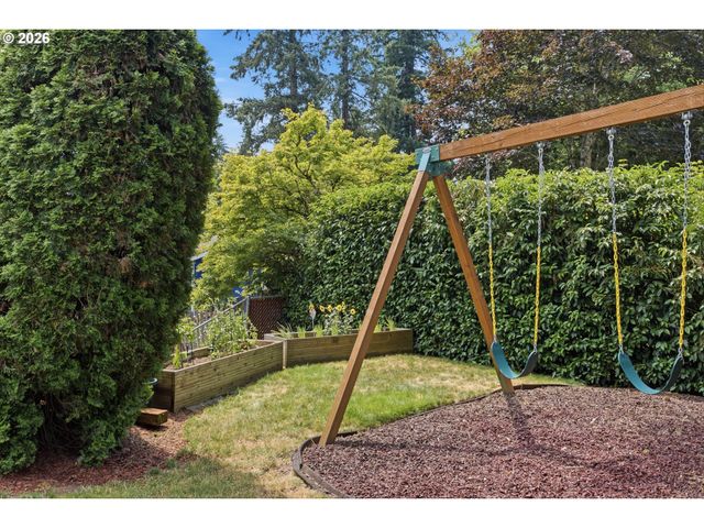 2130 Sw MARIGOLD St, Portland, OR 97219