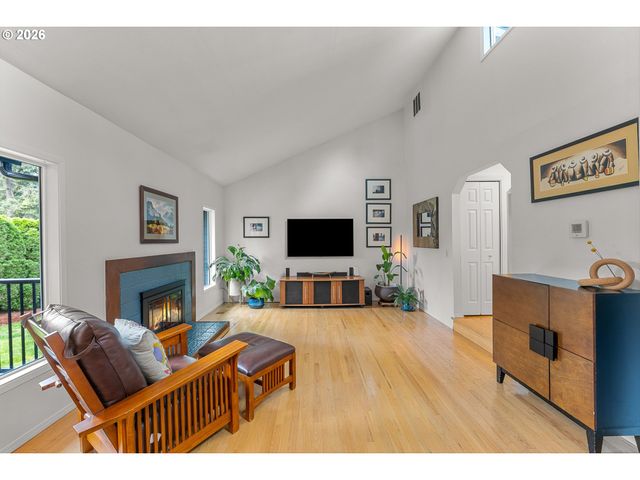 2130 Sw MARIGOLD St, Portland, OR 97219