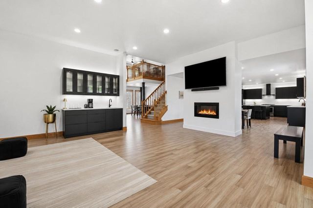 W307N2873 Fieldwood DRIVE, Pewaukee, WI 53072