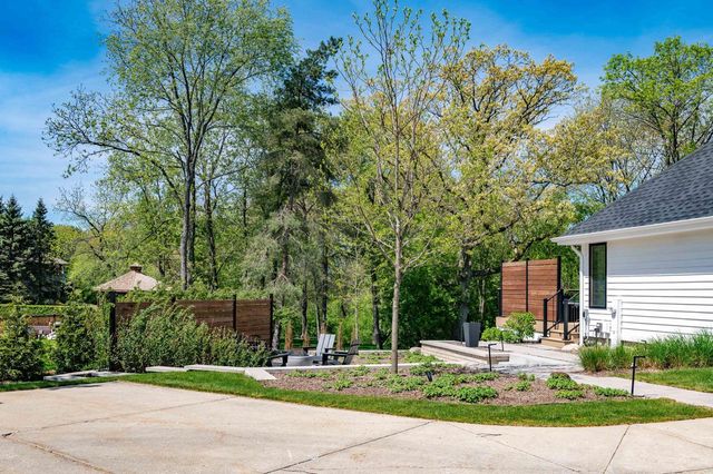 W307N2873 Fieldwood DRIVE, Pewaukee, WI 53072