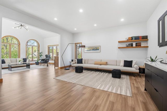 W307N2873 Fieldwood DRIVE, Pewaukee, WI 53072