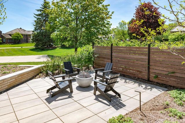 W307N2873 Fieldwood DRIVE, Pewaukee, WI 53072