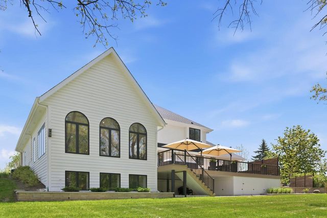 W307N2873 Fieldwood DRIVE, Pewaukee, WI 53072