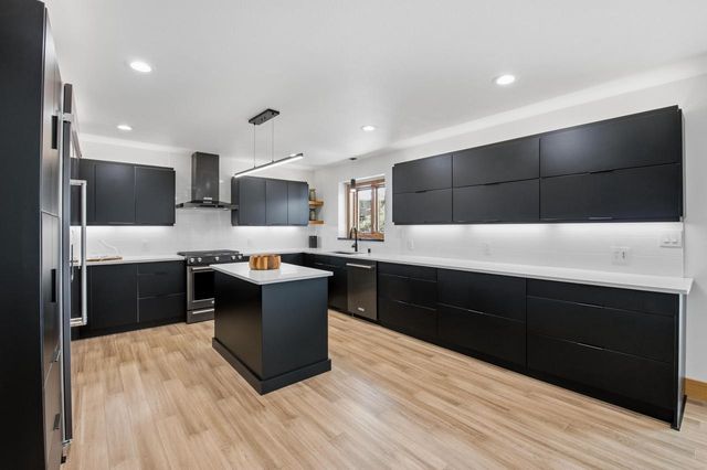 W307N2873 Fieldwood DRIVE, Pewaukee, WI 53072