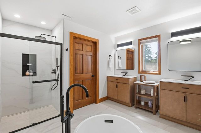 W307N2873 Fieldwood DRIVE, Pewaukee, WI 53072