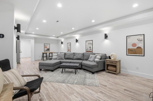 W307N2873 Fieldwood DRIVE, Pewaukee, WI 53072
