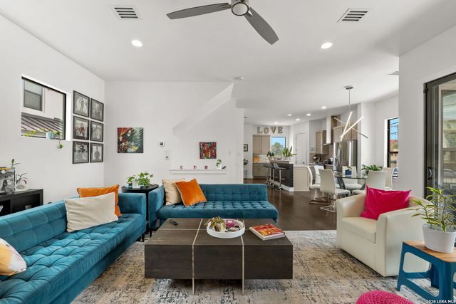825 N Saint Marys St Unit 301, San Antonio, TX 78205