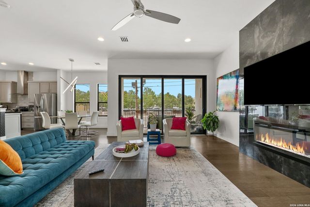 825 N Saint Marys St Unit 301, San Antonio, TX 78205