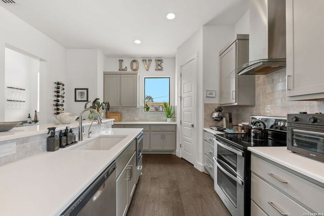 825 N Saint Marys St Unit 301, San Antonio, TX 78205