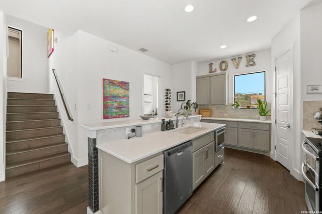 825 N Saint Marys St Unit 301, San Antonio, TX 78205
