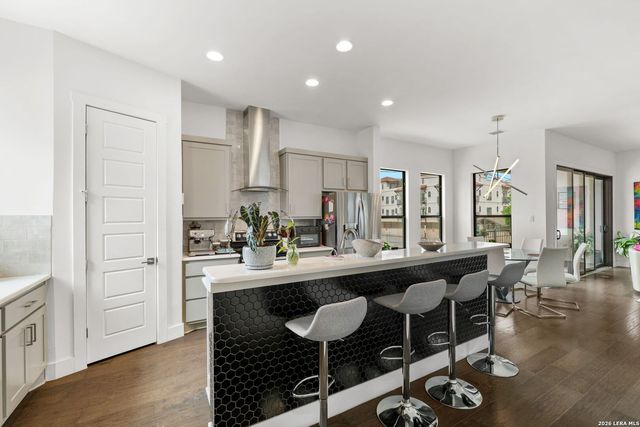 825 N Saint Marys St Unit 301, San Antonio, TX 78205