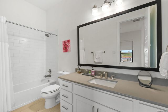 825 N Saint Marys St Unit 301, San Antonio, TX 78205