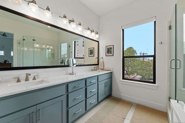 825 N Saint Marys St Unit 301, San Antonio, TX 78205