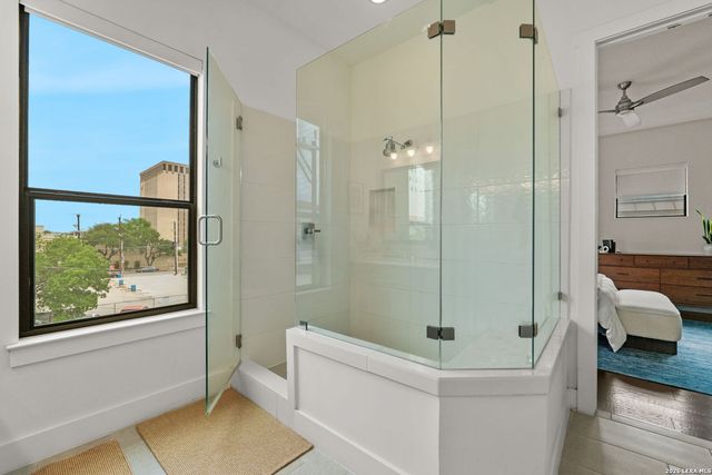 825 N Saint Marys St Unit 301, San Antonio, TX 78205