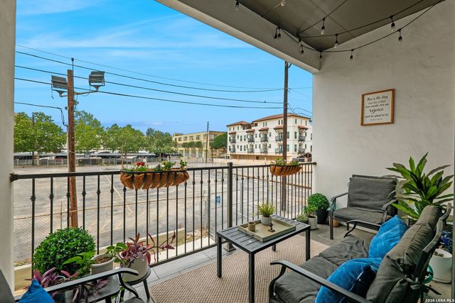 825 N Saint Marys St Unit 301, San Antonio, TX 78205