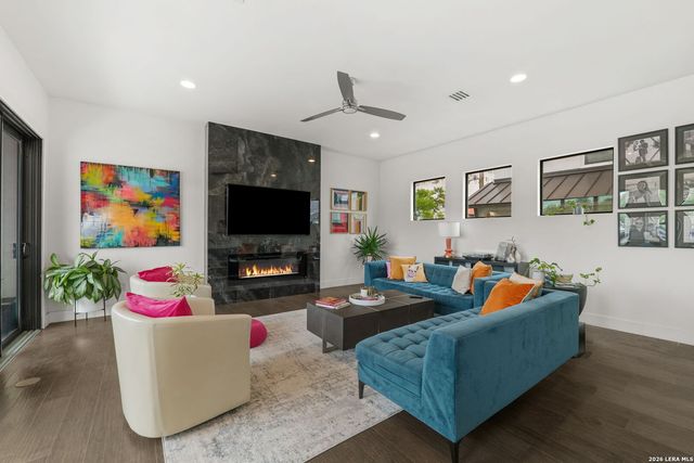 825 N Saint Marys St Unit 301, San Antonio, TX 78205
