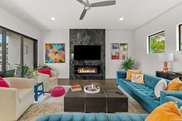 825 N Saint Marys St Unit 301, San Antonio, TX 78205