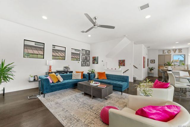 825 N Saint Marys St Unit 301, San Antonio, TX 78205