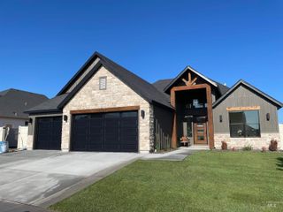 2253 Caribel St, Twin Falls, ID 83301