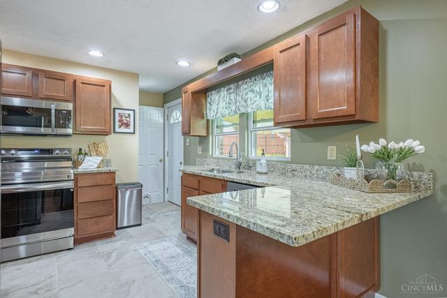 7057 Howard Rd, Franklin Twp, OH 45005