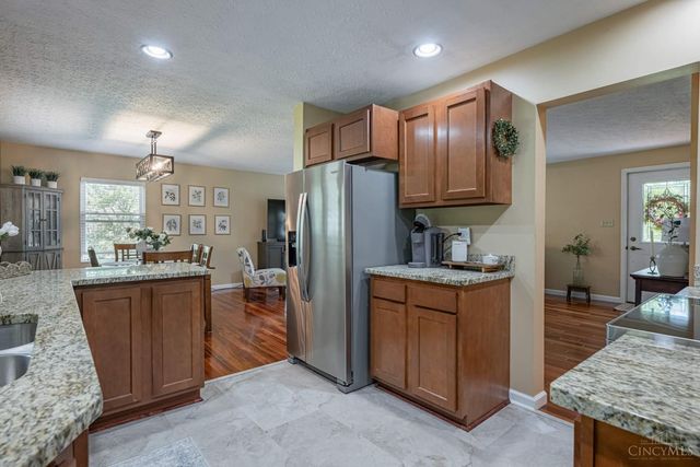 7057 Howard Rd, Franklin Twp, OH 45005